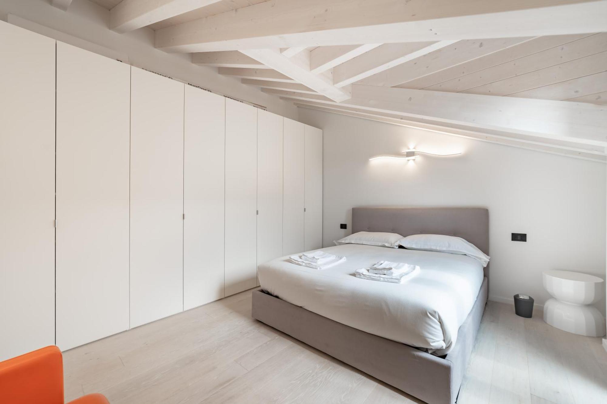 10 Min Walk From Prada, Bocconi And Metro Apartment Mailand