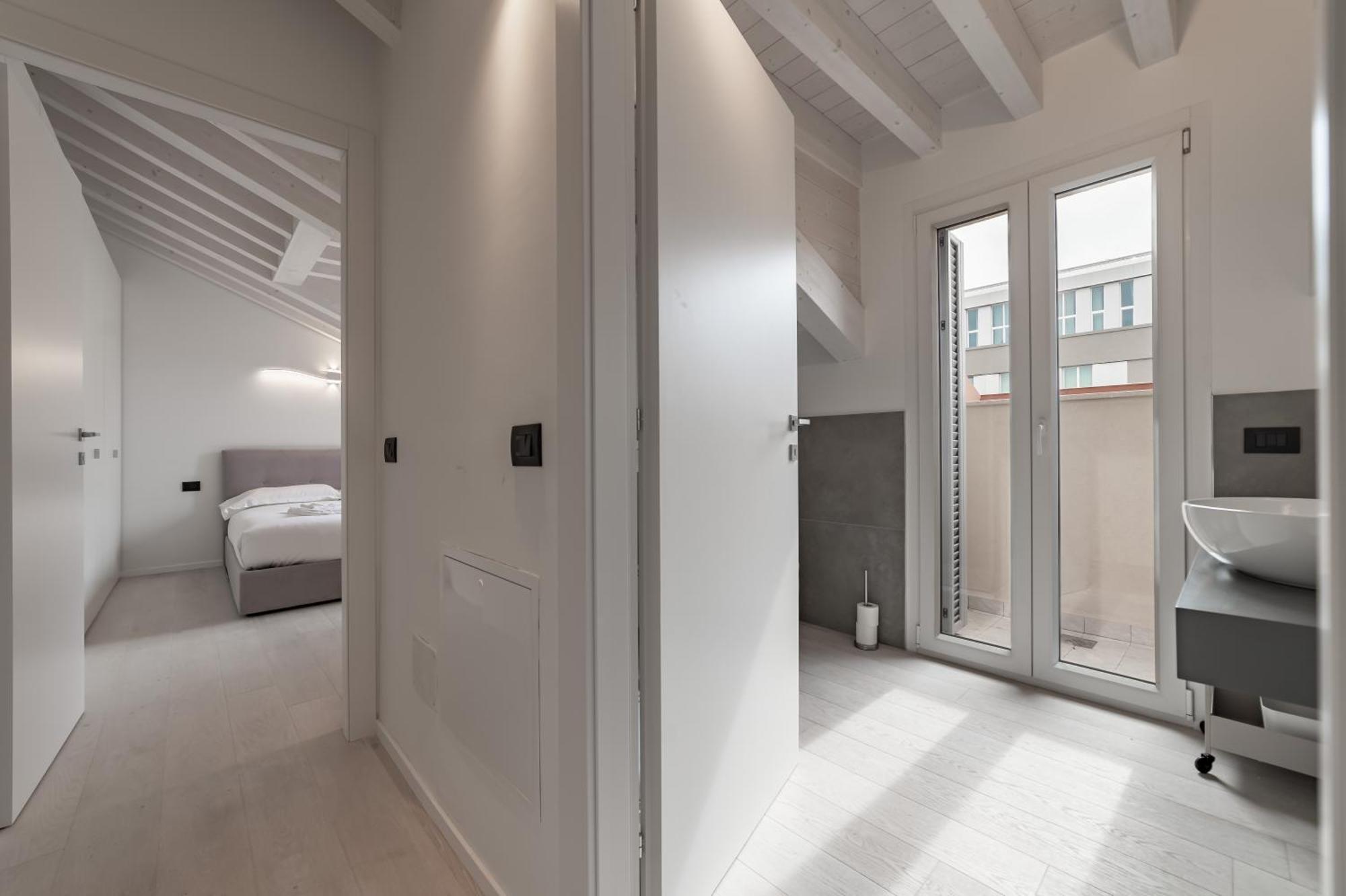 Apartment 10 Min Walk From Prada, Bocconi And Metro *